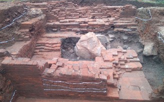 Phát hiện di tích đền thờ đá thiêng của người Champa tại Bình Định