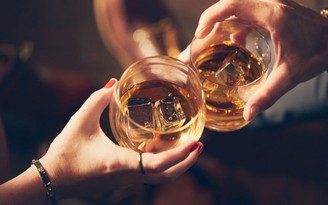 CDC Mỹ cảnh báo gì về tác dụng phụ nguy hiểm của uống rượu?