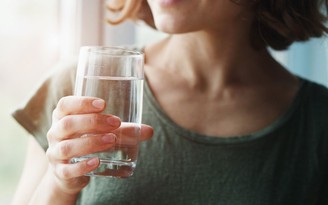 Một tác dụng phụ đáng lo của việc không uống đủ nước