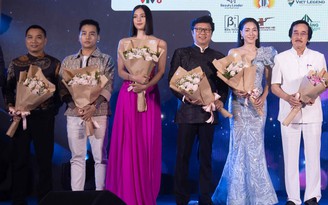 Hoa hậu Trần Tiểu Vy chấm thi Hoa khôi Hòa bình