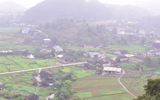 Chợ phiên Tùng Vài thời Covid: 'Không có lái Trung Quốc, mình vẫn hái trà, để đấy...'