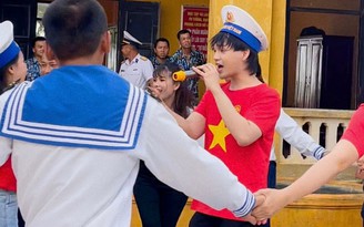 Nguyễn Trần Trung Quân được tặng huy hiệu 'Chiến sĩ Trường Sa'