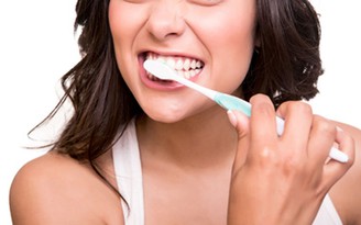 Đánh răng ngay sau khi ăn có tốt không?