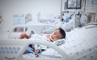 Bé trai 3 tuổi sốt, ho, chuyển viện phát hiện bị suy thận mạn