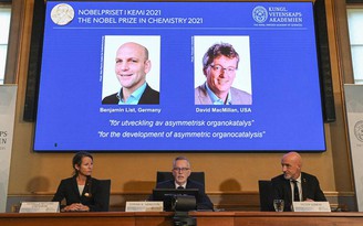 2 nhà khoa học châu Âu thắng giải Nobel Hóa học