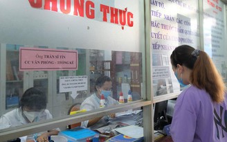 Người dân TP.HCM chờ mở rộng thủ tục trực tiếp