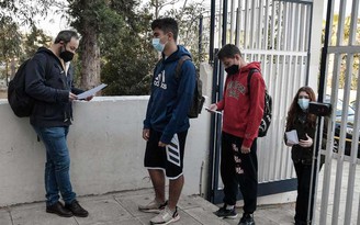 Covid-19 tại Hy Lạp: Phạt tù phụ huynh không cho con đi học