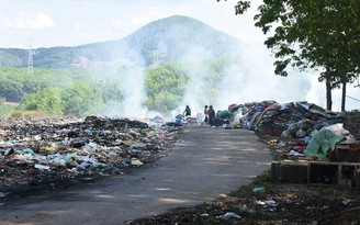 Bãi rác thải khổng lồ gây ô nhiễm