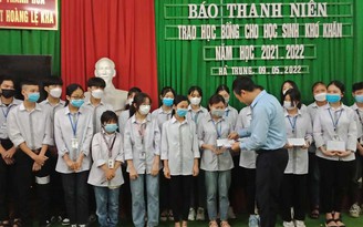 Trao học bổng Nguyễn Thái Bình - Báo Thanh Niên cho học sinh tỉnh Thanh Hóa