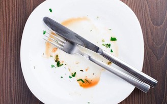 10 thói quen ăn tối tồi tệ nhất khiến bạn tăng cân