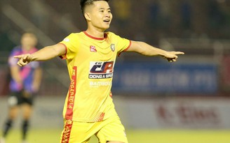 'Cánh chim lạ' Thành Long lần đầu vào đội hình tiêu biểu V-League