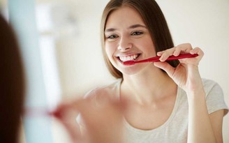 Theo bạn, nên đánh răng trước hay sau khi ăn sáng?