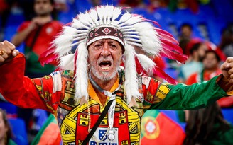 World Cup 2022: Người đàn ông khóc trên khán đài