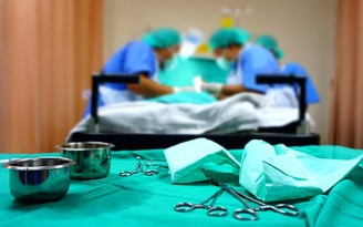Bác sĩ 3 lần chẩn đoán sai khiến bệnh nhân phải cắt bỏ một nửa 'của quý'