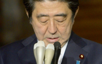 Thủ tướng Nhật cúi đầu xin lỗi nghị sĩ đảng đối lập trước quốc hội