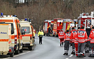 Hai xe lửa đâm nhau ở Đức, hàng trăm người bị thương