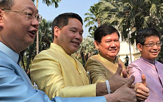 Bốn bộ trưởng Thái Lan tuyên bố từ bỏ nội các