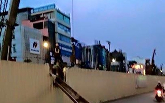 Dự án đường sắt Nhổn - ga Hà Nội: Tuột cáp cẩu, rơi sắt xuống đường