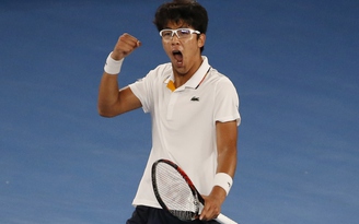 Tay vợt Hàn Quốc Hyeon Chung đánh bại Djokovic ba ván 'trắng'