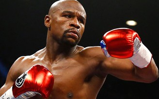 Floyd Mayweather thể hiện sức mạnh và tốc độ kinh ngạc ở tuổi 43