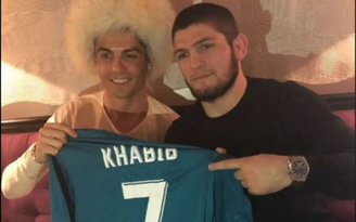 Cristiano Ronaldo công khai ủng hộ võ sĩ Khabib Nurmagomedov