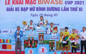 Nguyễn Thị Thật cùng các đồng đội thắng áp đảo giải xe đạp nữ Bình Dương
