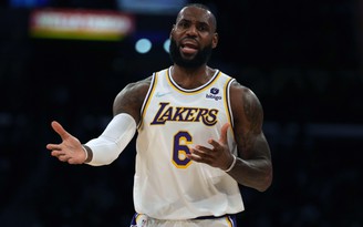 LeBron James tức giận khi... dương tính giả với Covid-19