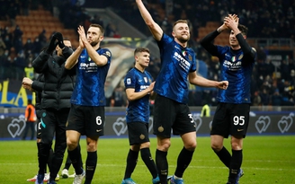 Lautaro Martinez lập cú đúp giúp Inter Milan trở lại ngôi đầu