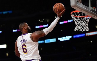 LeBron James vượt qua kỷ lục của Kobe Bryant trong ngày lễ Giáng sinh