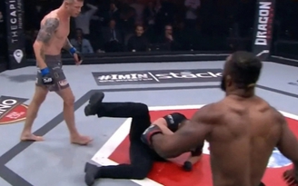 Trọng tài bị knock-out với cú đấm móc cực mạnh của võ sĩ MMA