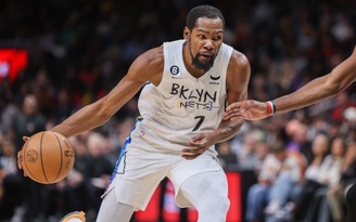 Kevin Durant dính chấn thương ‘trên trời rơi xuống’