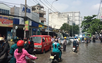 Ở TP.HCM, làm thế nào 'né' kẹt xe, ngập nước?