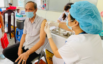 Thủ tướng Chính phủ chỉ đạo đẩy nhanh tiêm vắc xin phòng Covid-19 mũi 3, mũi 4
