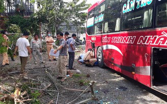 Vĩnh Long: Xe giường nằm tông liên hoàn khiến 1 người tử vong dưới gầm xe