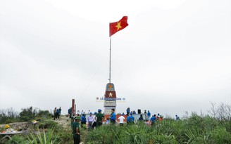 Khánh thành công trình cột cờ Tổ quốc trên đảo Hòn La