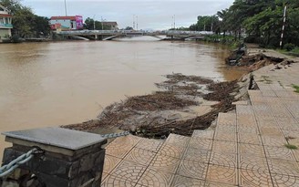 Quảng Bình: Lũ về đột ngột trong đêm, cầu phao bị cuốn trôi hơn 4 km