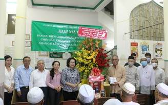 Thăm, chúc mừng cộng đồng Hồi giáo TP.HCM nhân đại lễ Raya Idil Adha