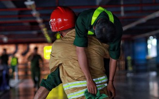 [CHÙM ẢNH] Diễn tập chữa cháy tại nhà xe sân bay Tân Sơn Nhất