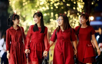 Người Sài Gòn 'dễ thương nhất' đón Giáng sinh an lành