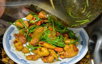 Độc đáo lòng heo nướng nghệ Bình Định