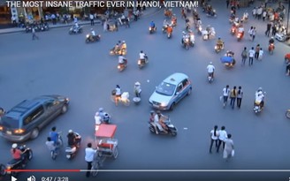Giao thông Việt Nam làm biên tập viên Mỹ 'choáng': Đường đi của tất cả mọi người