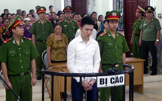 Bị em họ đâm chết khi đang ngủ cùng giường