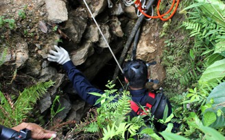 Đưa thi thể phu vàng thứ 2 ra khỏi hang sâu