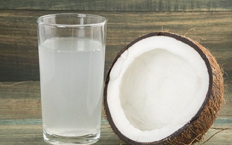 Nước dừa rất tốt nhưng không nên lạm dụng, vì sao?