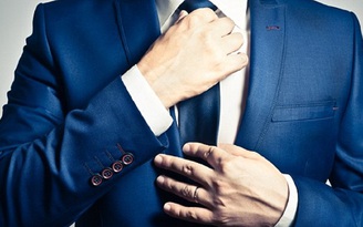 Mang cà vạt làm giảm hiệu suất làm việc của nam giới