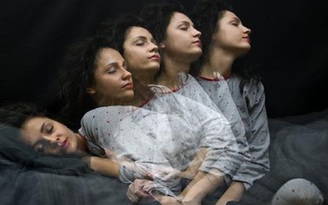 Không chỉ mộng du, con người còn có 4 hành động kỳ quái khác khi ngủ