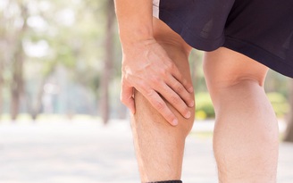 Vì sao không nên vừa chạy bộ vừa cầm điện thoại?