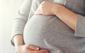 Người mẹ ung thư vượt qua phẫu thuật, hóa trị để sinh bé trai khỏe mạnh