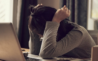 4 dấu hiệu cảnh báo áp lực công việc đang làm tổn hại sức khỏe tinh thần