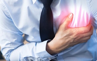 Đau ngực do hồi hộp và đau tim, làm sao phân biệt?